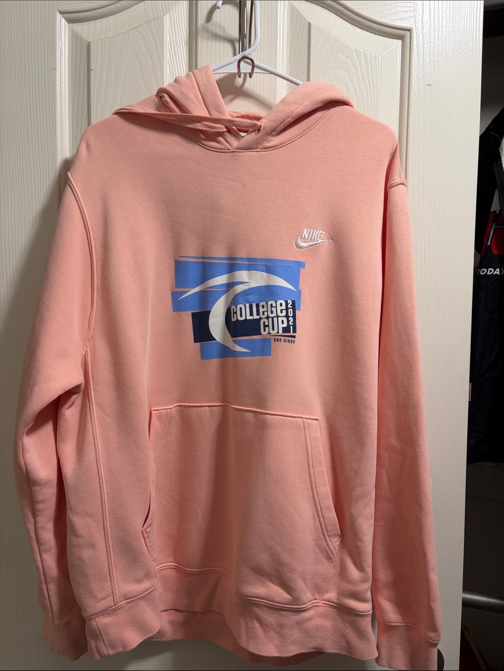 Nike Men’s Crewneck Hoodie in Soft Pink with Blue Graphic